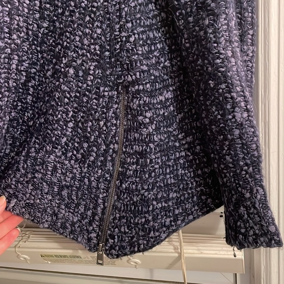 Moth Blue Pebbled V-Neck Sweater Anthropologie Size Medium - Picture 3 of 3